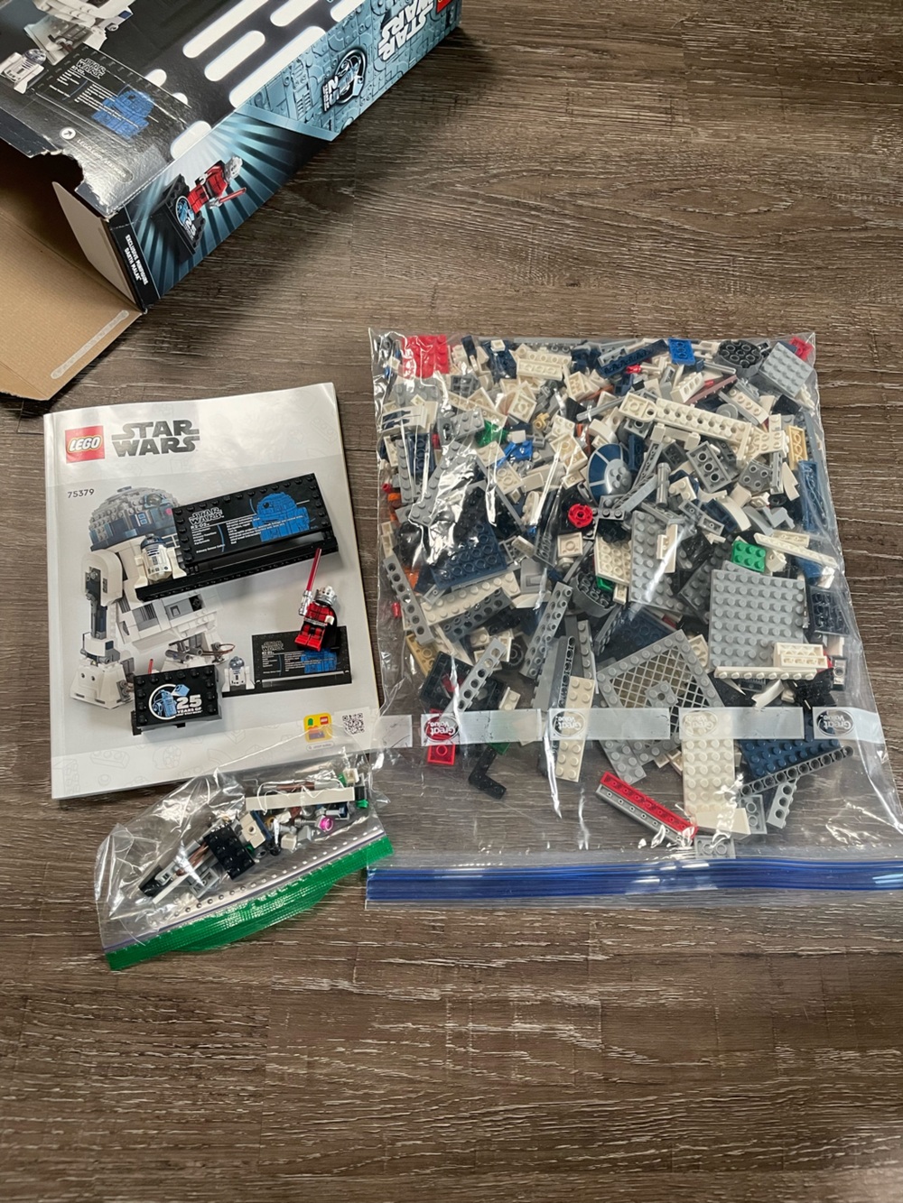 LEGO Star Wars R2-D2 Building Set - Open, used. - Picture 9 of 11